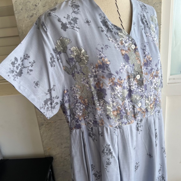 Flowery Dress with Pocket and Buttons, Tropical Design - Picture 8 of 11